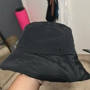 ALO Yoga | Accessories | Alo Good Shade Puffer Bucket Hat  display picture 3